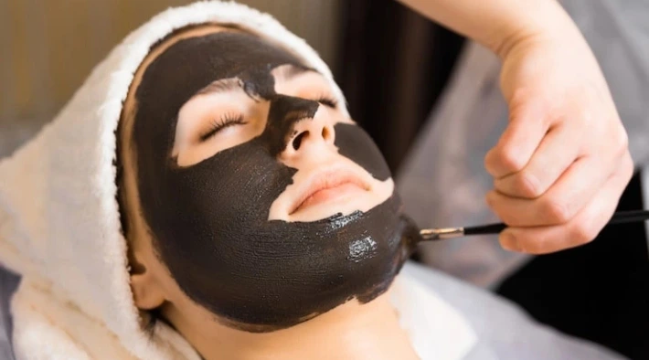 Carbon Peel Treatment vs Chemical Peel in Baner